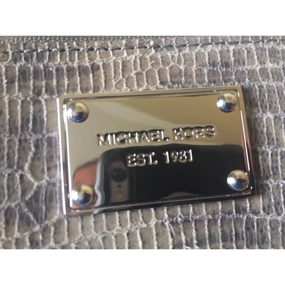 Michael Kors Zip Wallet Snakeskin Grey Wristlet - Picture 5 of 6